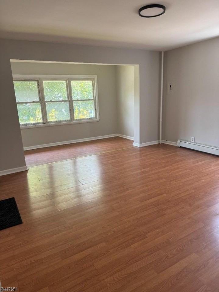 526 Jackson Ave - Photo 2 of 9
