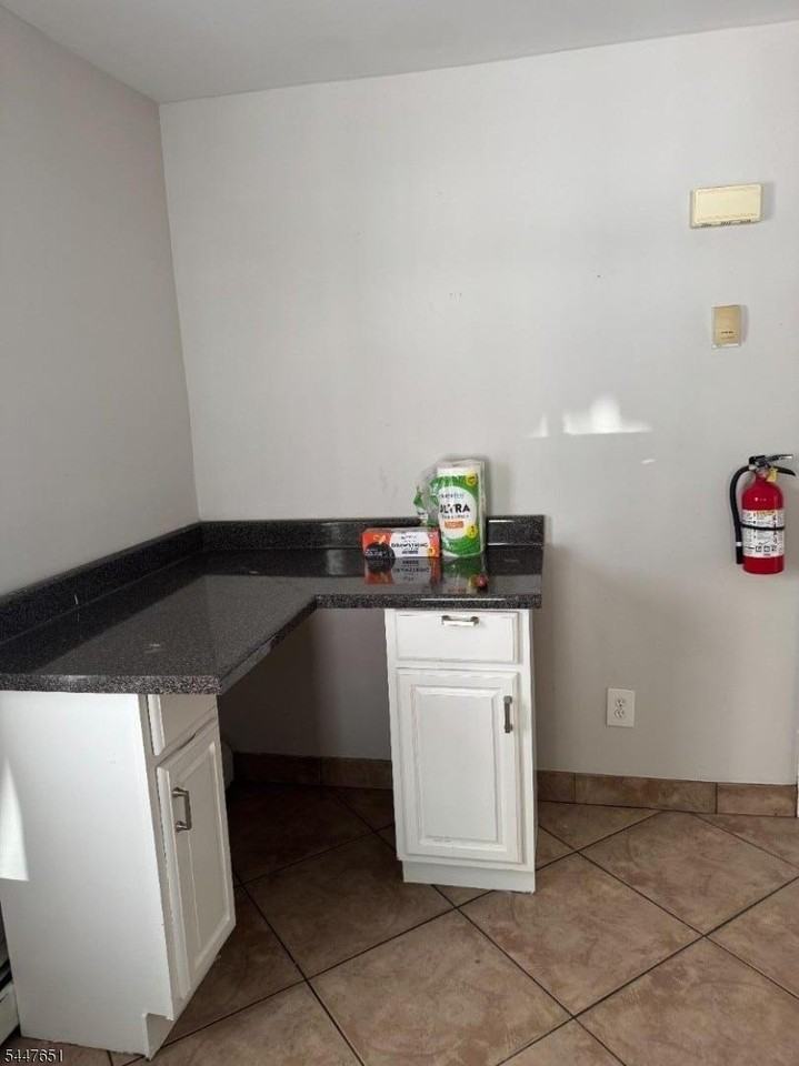 526 Jackson Ave - Photo 4 of 9