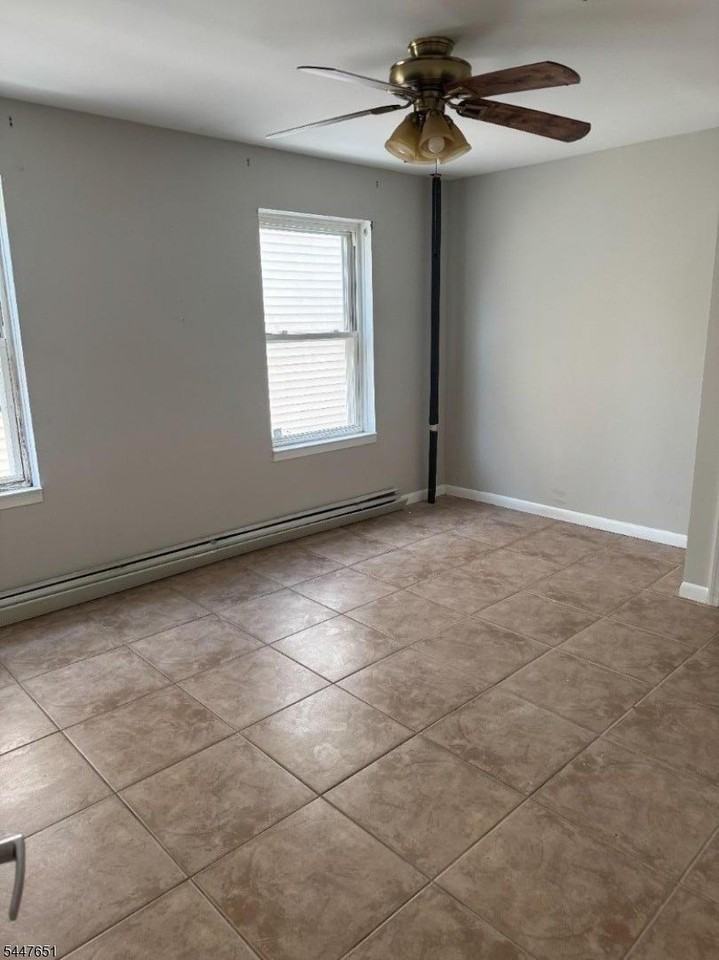 526 Jackson Ave - Photo 7 of 9