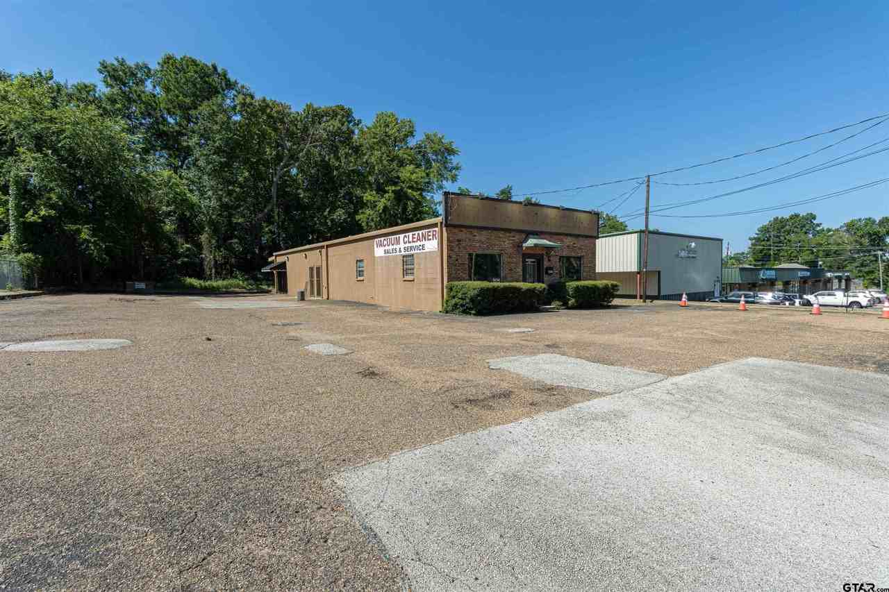 3037 E 5th St - Photo 3 of 27