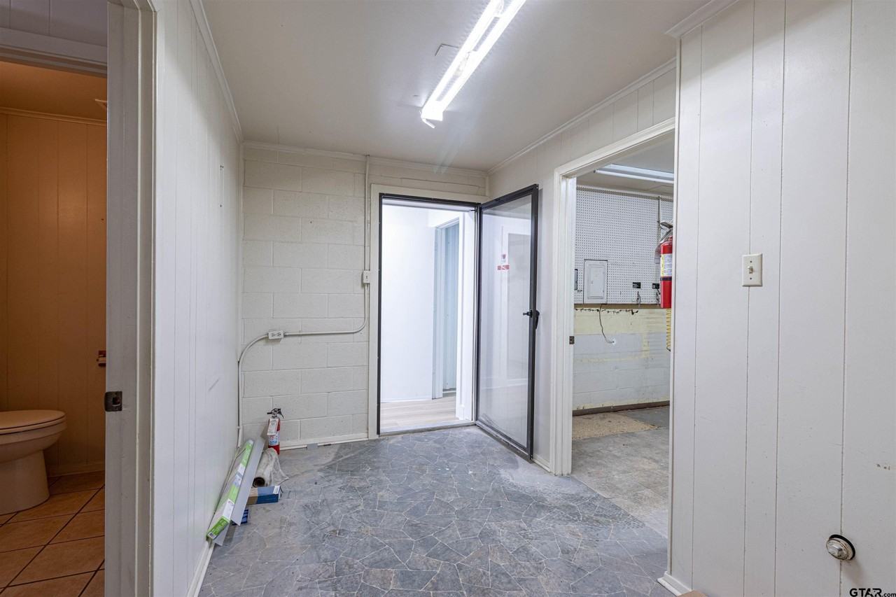 3037 E 5th St - Photo 5 of 27