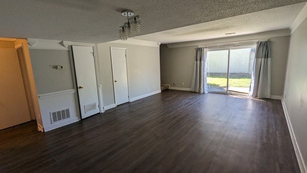 901 Olmstead Dr Apt 16b - Photo 2 of 9