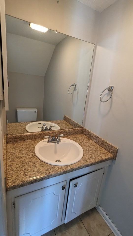 901 Olmstead Dr Apt 16b - Photo 3 of 9