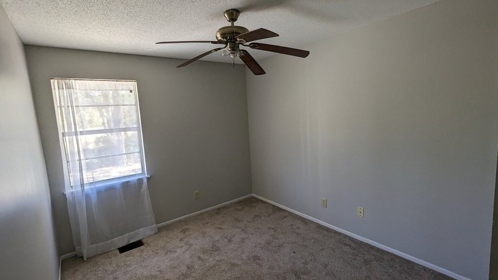 901 Olmstead Dr Apt 16b - Photo 5 of 9