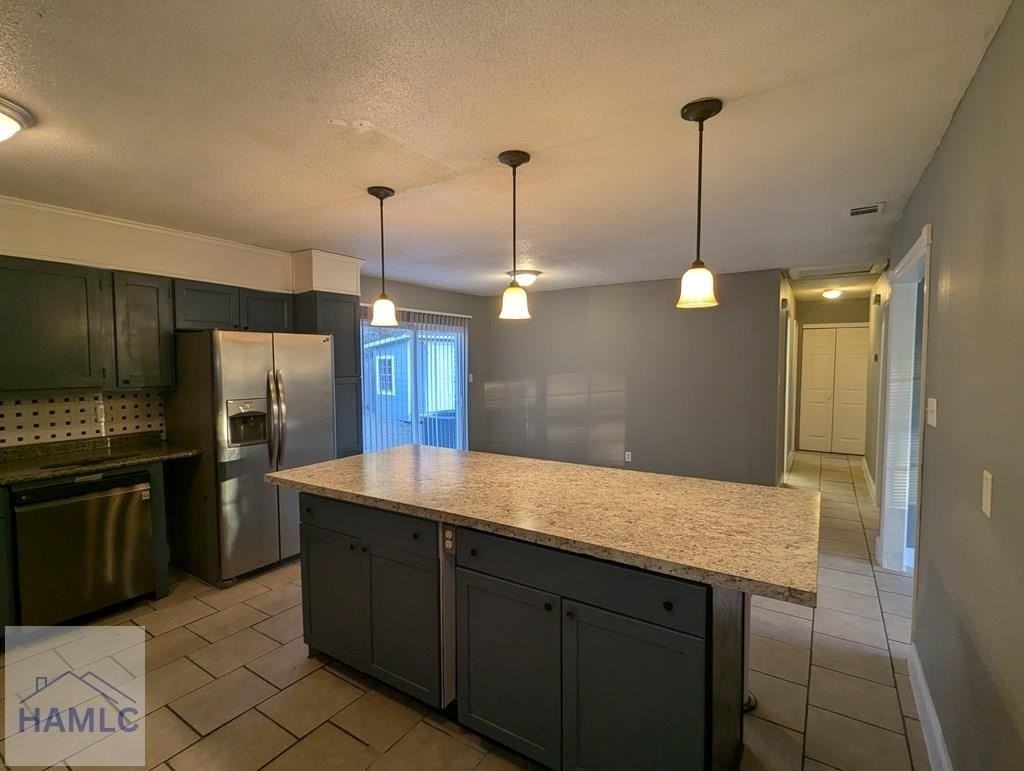 599 Olive St - Photo 3 of 15