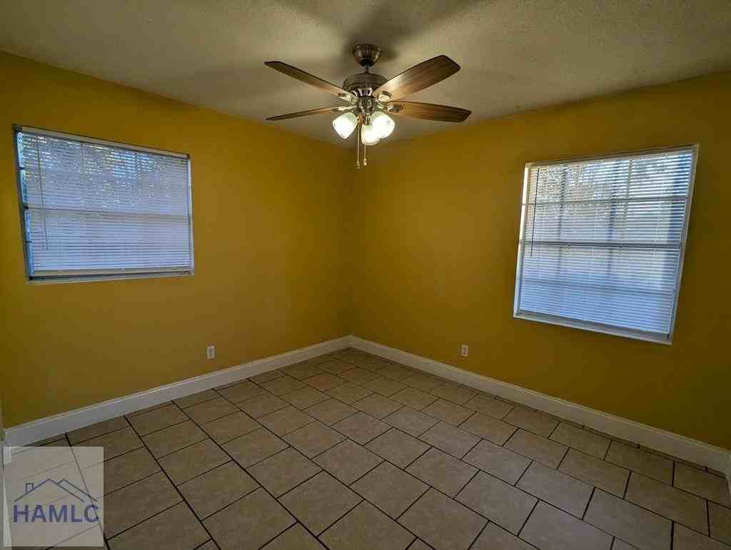 599 Olive St - Photo 4 of 15