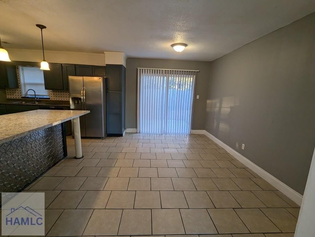599 Olive St - Photo 5 of 15