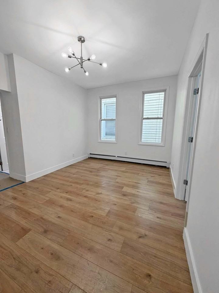 132 Bayview Ave #1 - Photo 4 of 14