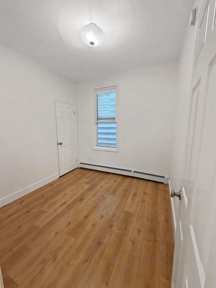 132 Bayview Ave #1 - Photo 7 of 14