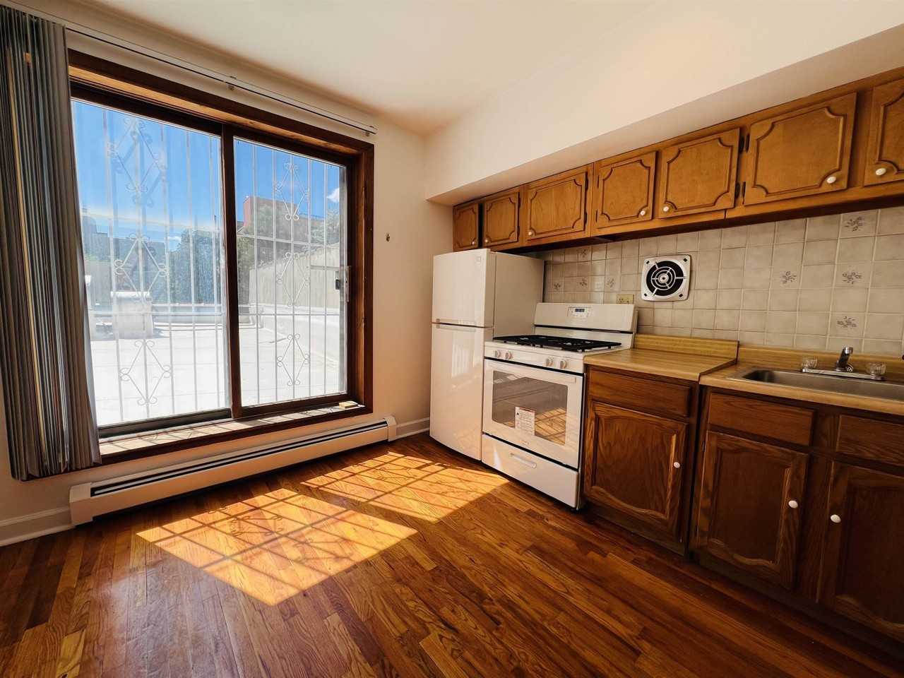 359 Grove St #2ndFL - Photo 4 of 4