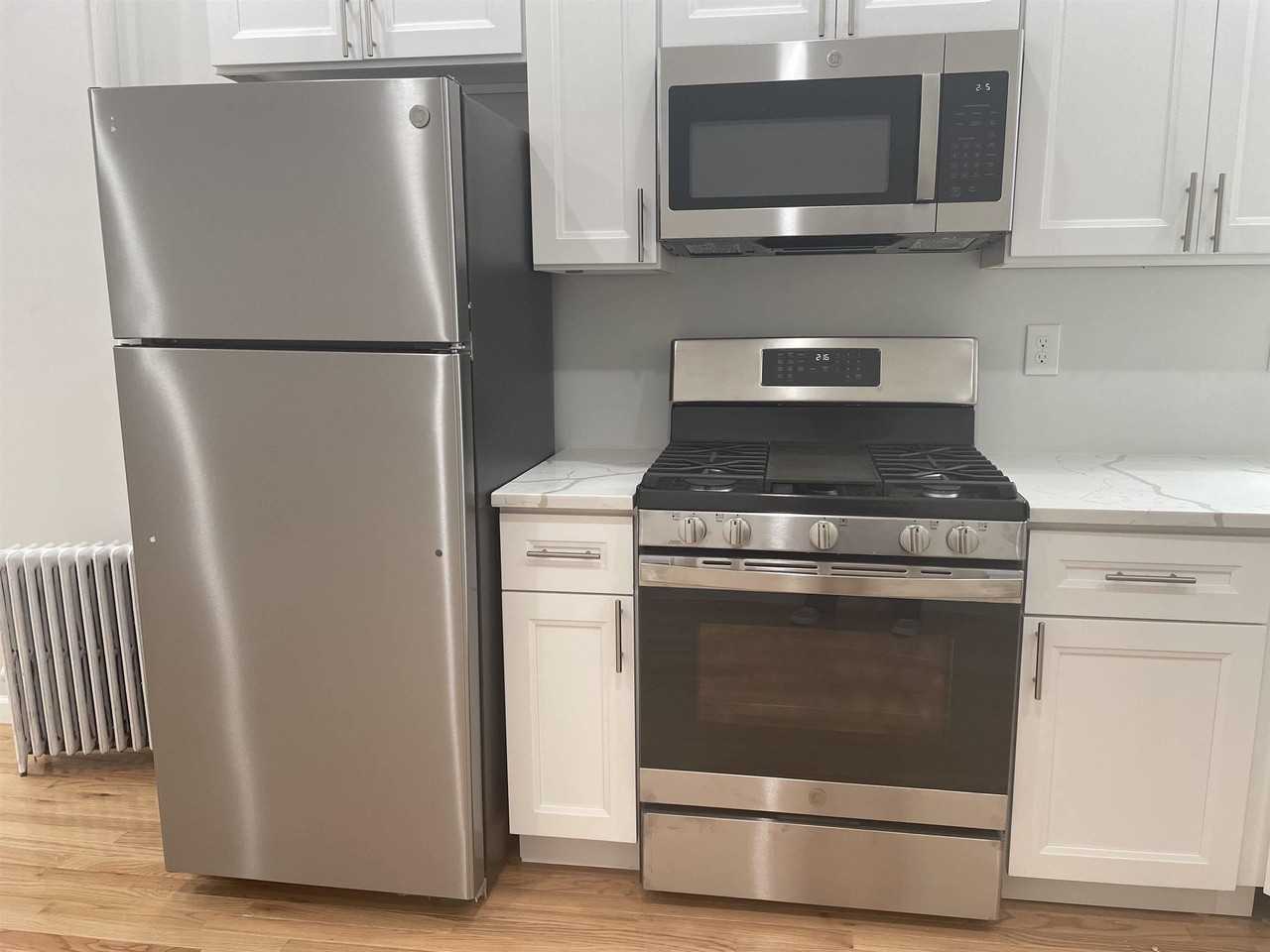 1619 Palisade Ave #4L - Photo 4 of 15
