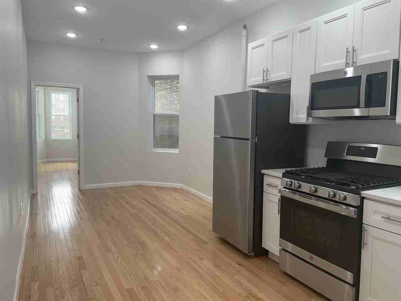 1619 Palisade Ave #4L - Photo 5 of 15