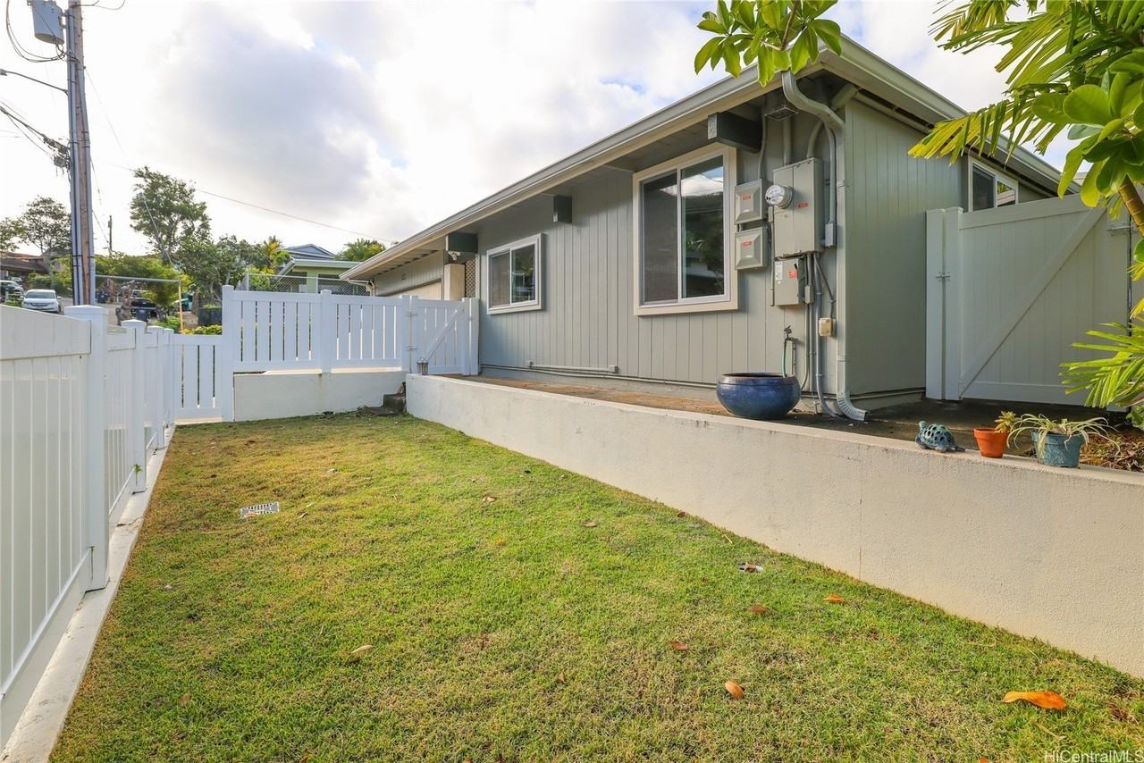1277 Kuuna St #B - Photo 2 of 17
