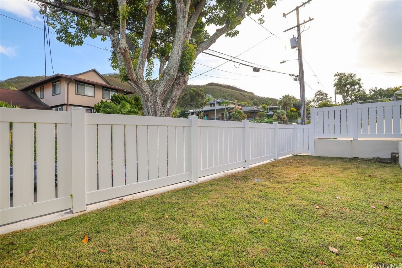 1277 Kuuna St #B - Photo 3 of 17