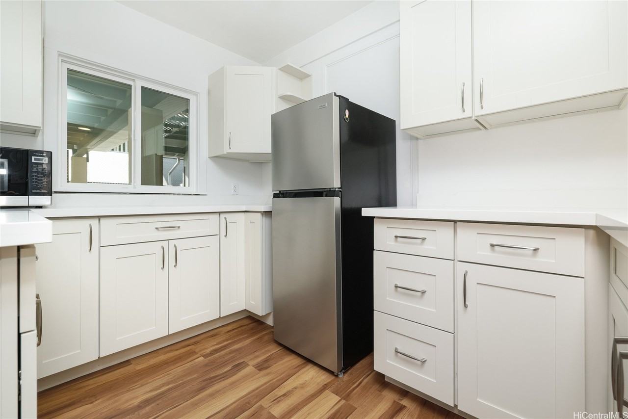 1277 Kuuna St #B - Photo 4 of 17