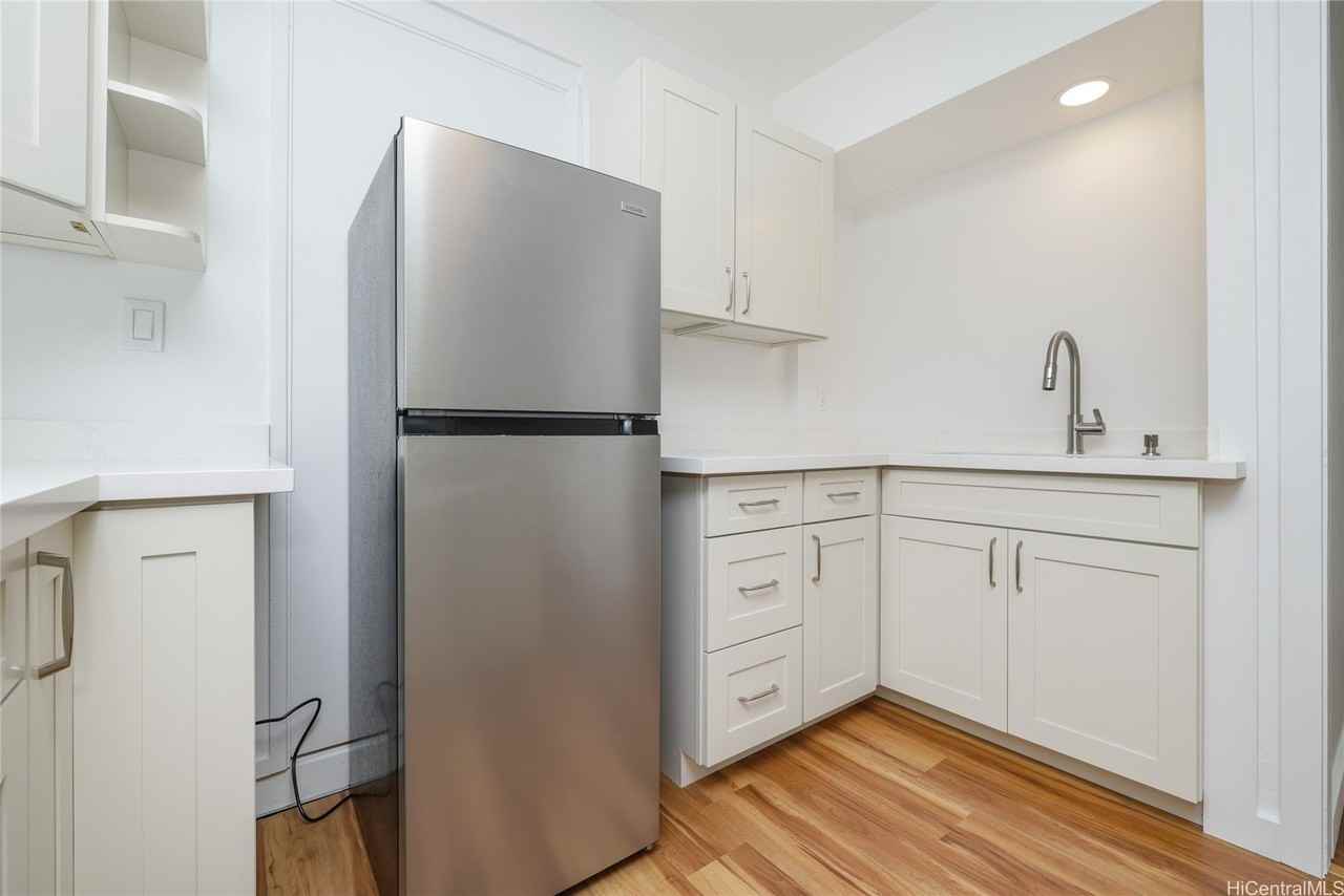 1277 Kuuna St #B - Photo 5 of 17
