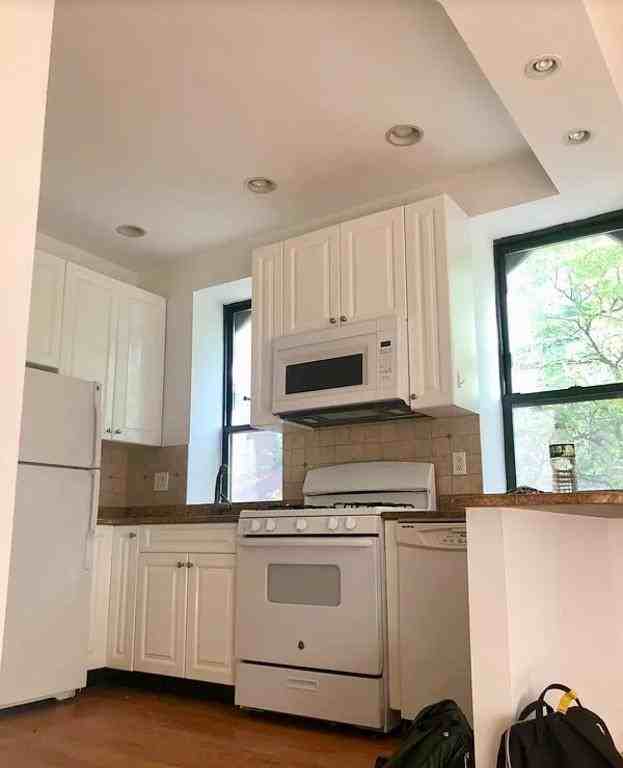 401 E 90th St - Photo 2 of 5