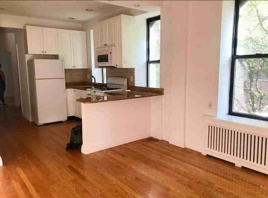 401 E 90th St - Photo 3 of 5