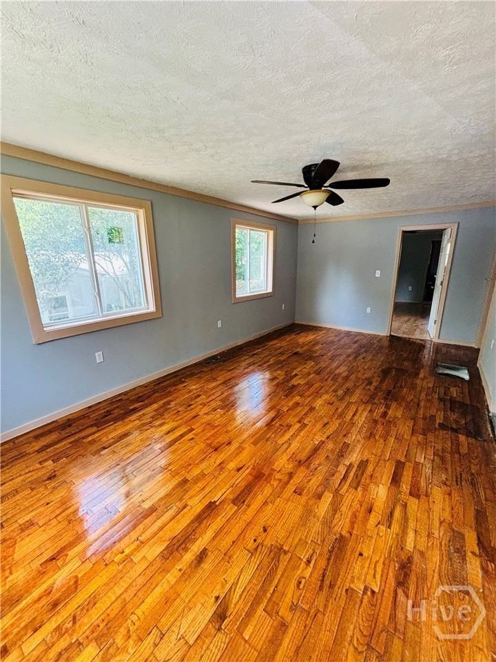 1745 W Hancock Ave - Photo 2 of 3