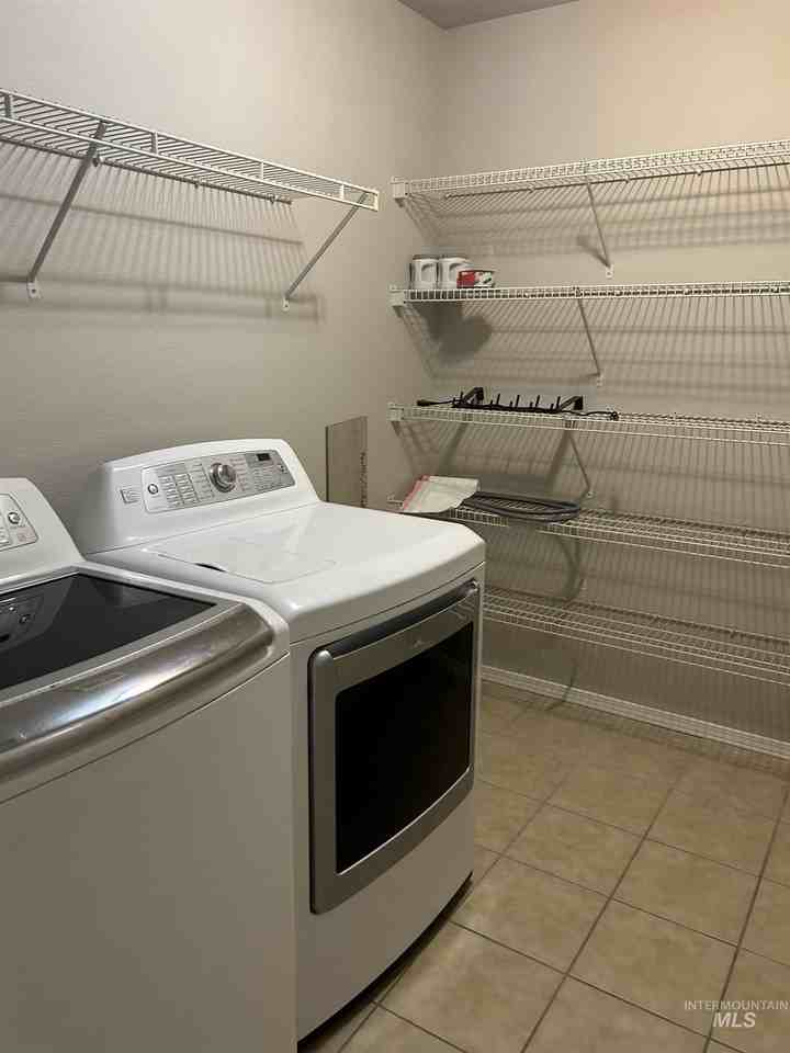 119 Midvale Ave - Photo 4 of 4