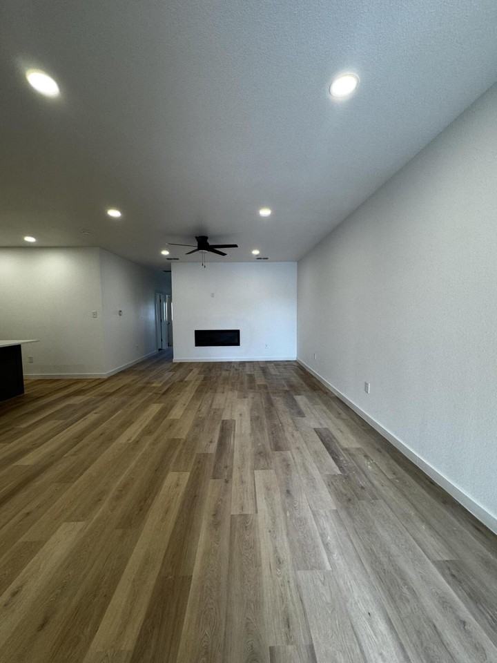 1207 Corpus Ave #B - Photo 3 of 11