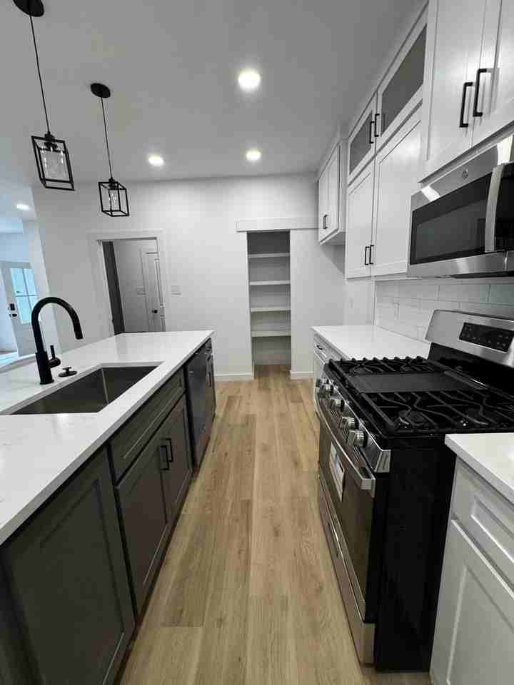 1207 Corpus Ave #B - Photo 4 of 11