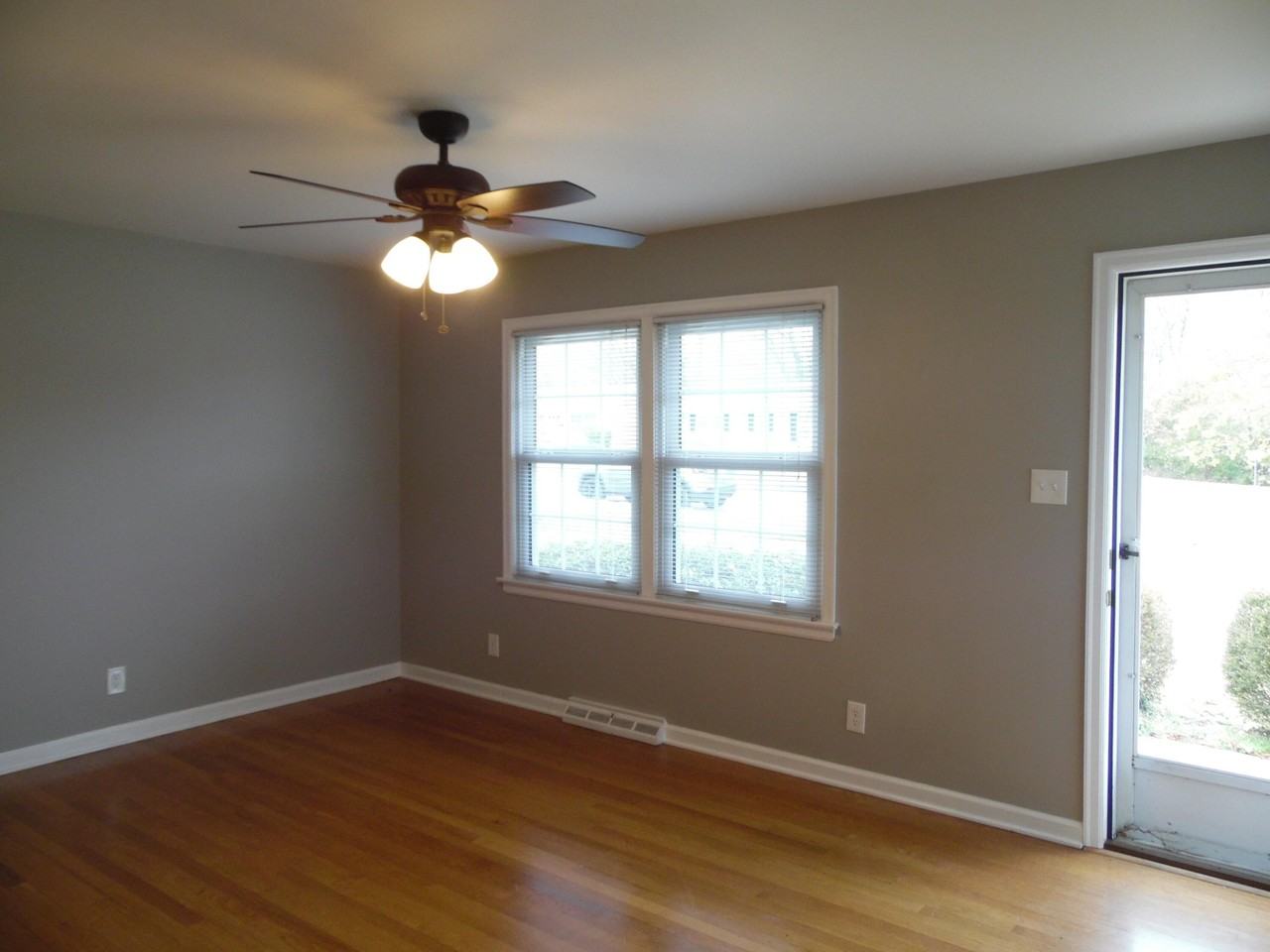 352 Harvard Dr - Photo 2 of 8