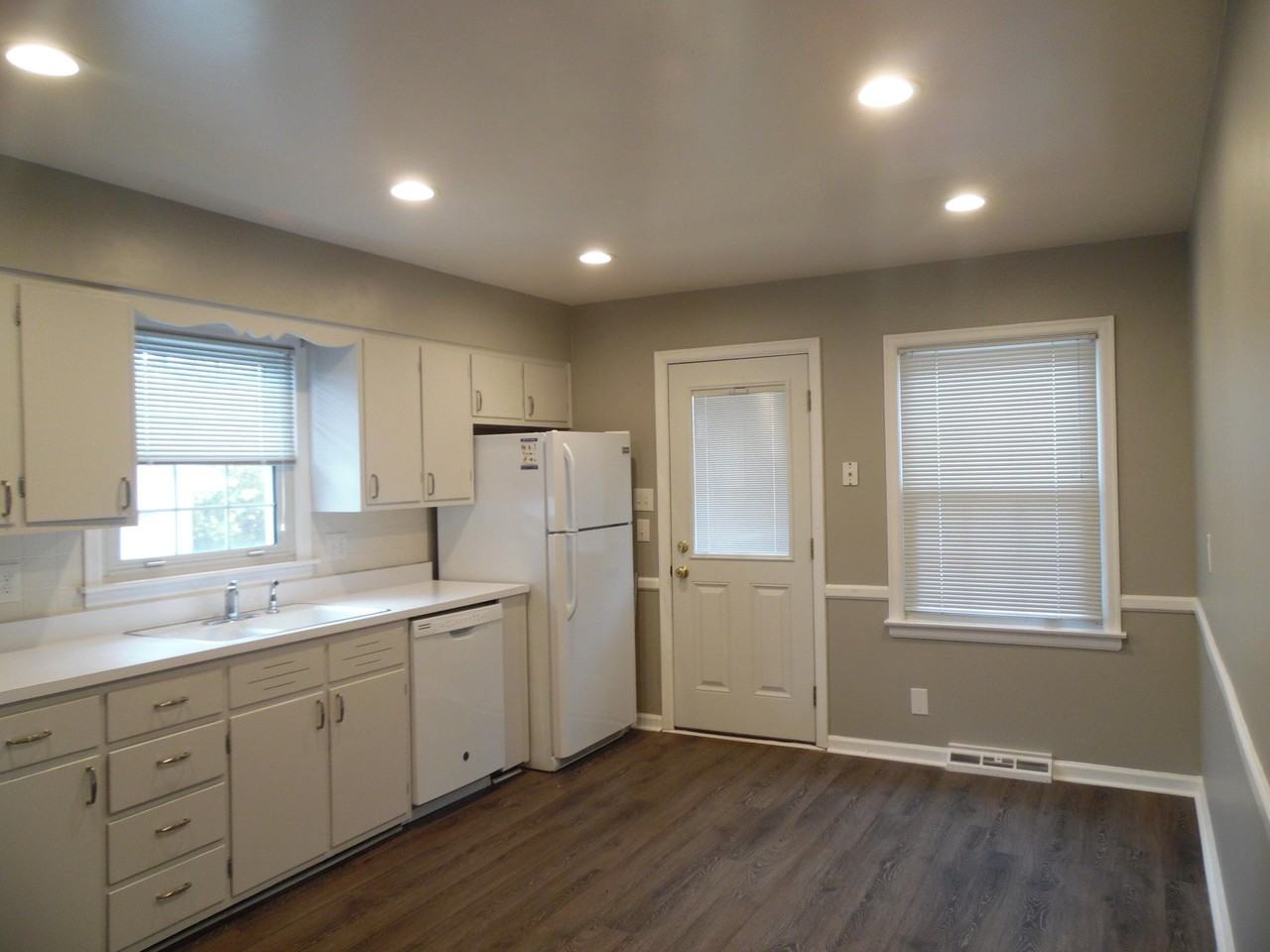 352 Harvard Dr - Photo 3 of 8