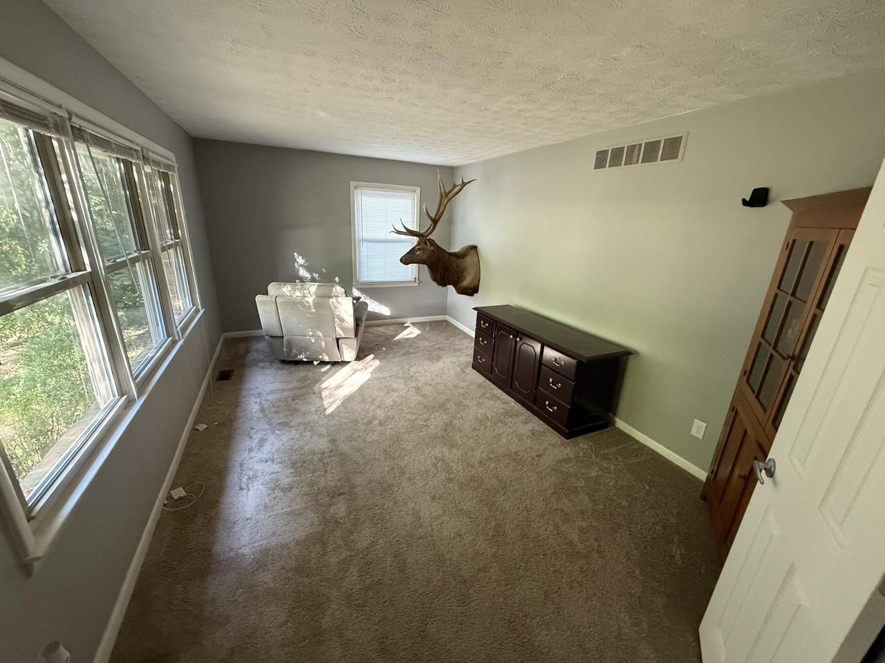 3334 Nevius Dr - Photo 2 of 12
