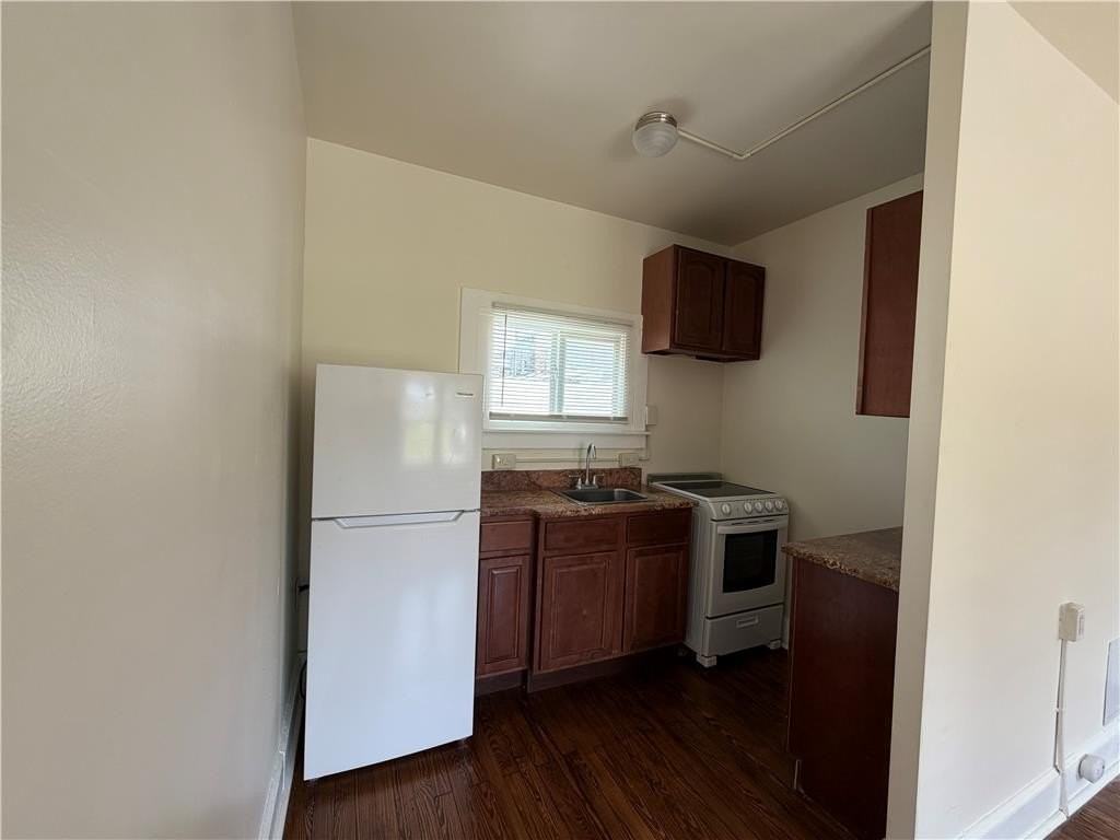 214 N Saint Cloud St #4 - Photo 3 of 7