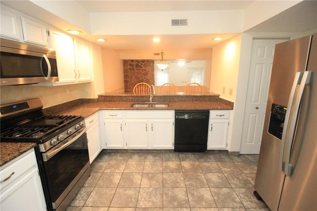 106 Founders Ct - Photo 3 of 43