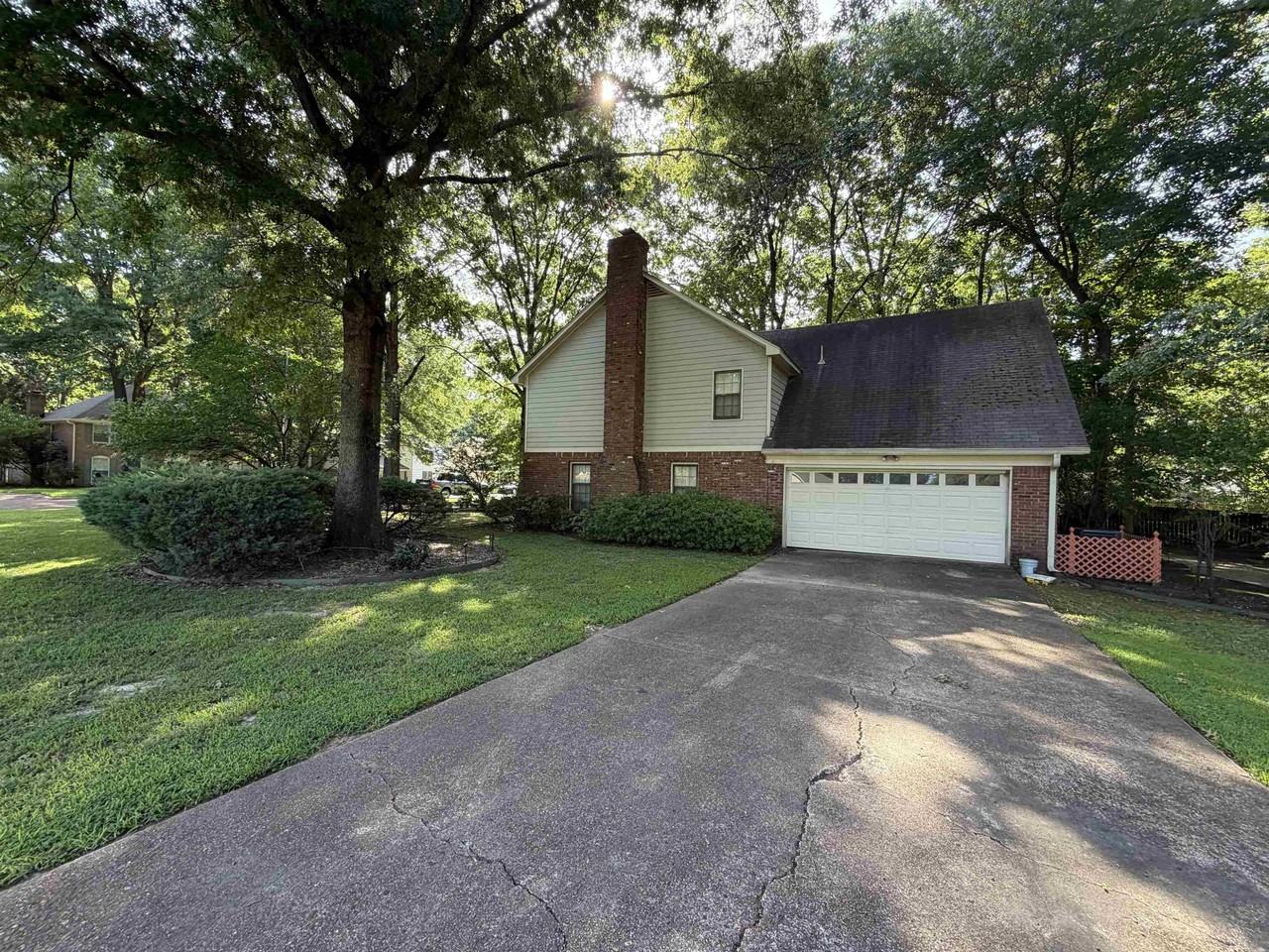 8149 Kimbrook Dr - Photo 2 of 18
