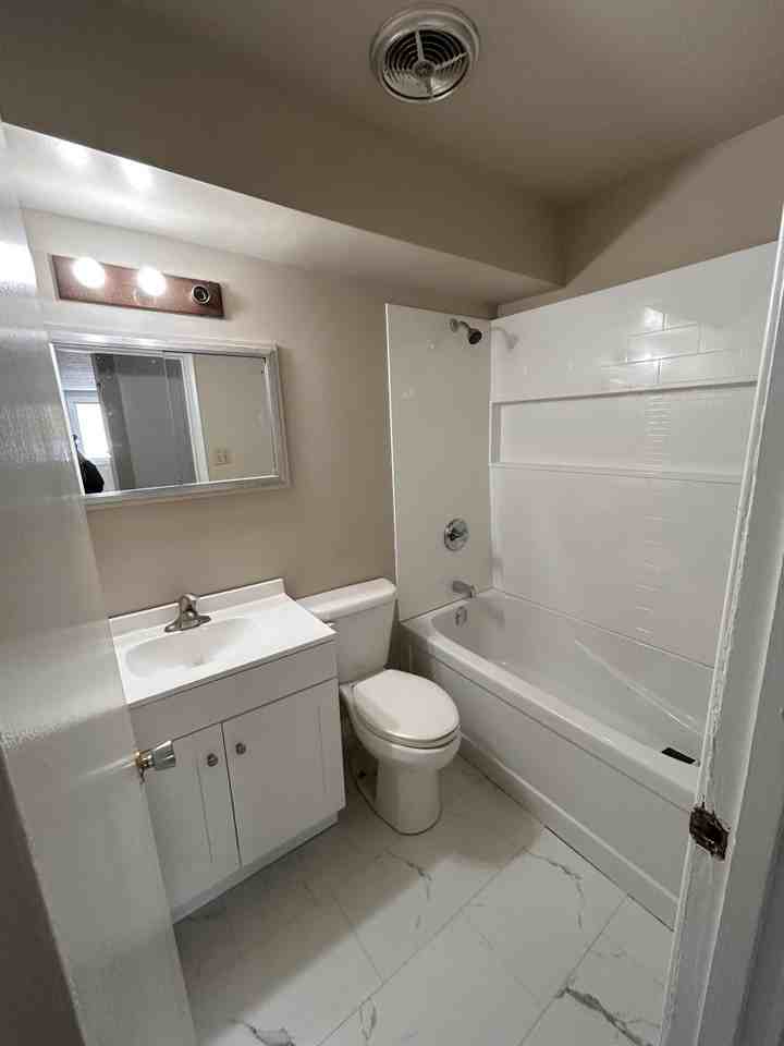 3861 Retallack St - Photo 4 of 9