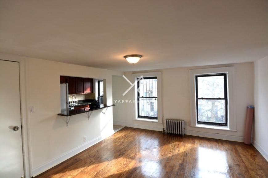 382 Halsey St - Photo 2 of 7