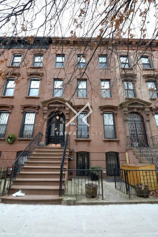 382 Halsey St - Photo 7 of 7