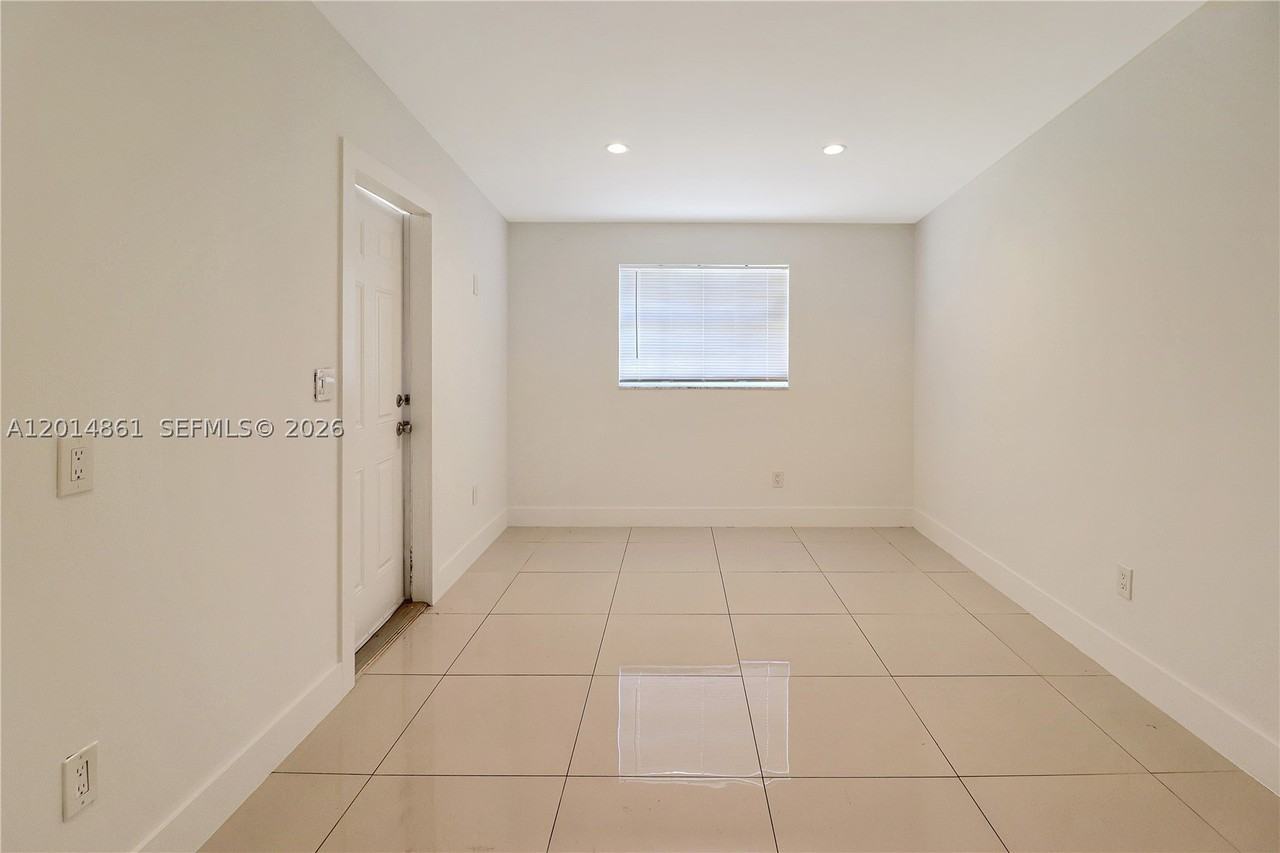 10710 Sw 43rd Ln #1 - Photo 4 of 8