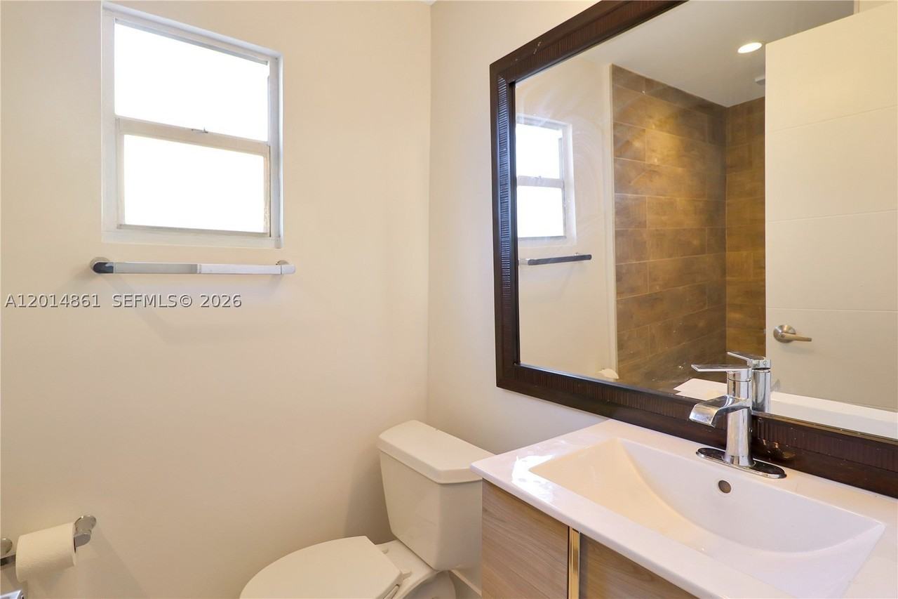 10710 Sw 43rd Ln #1 - Photo 6 of 8