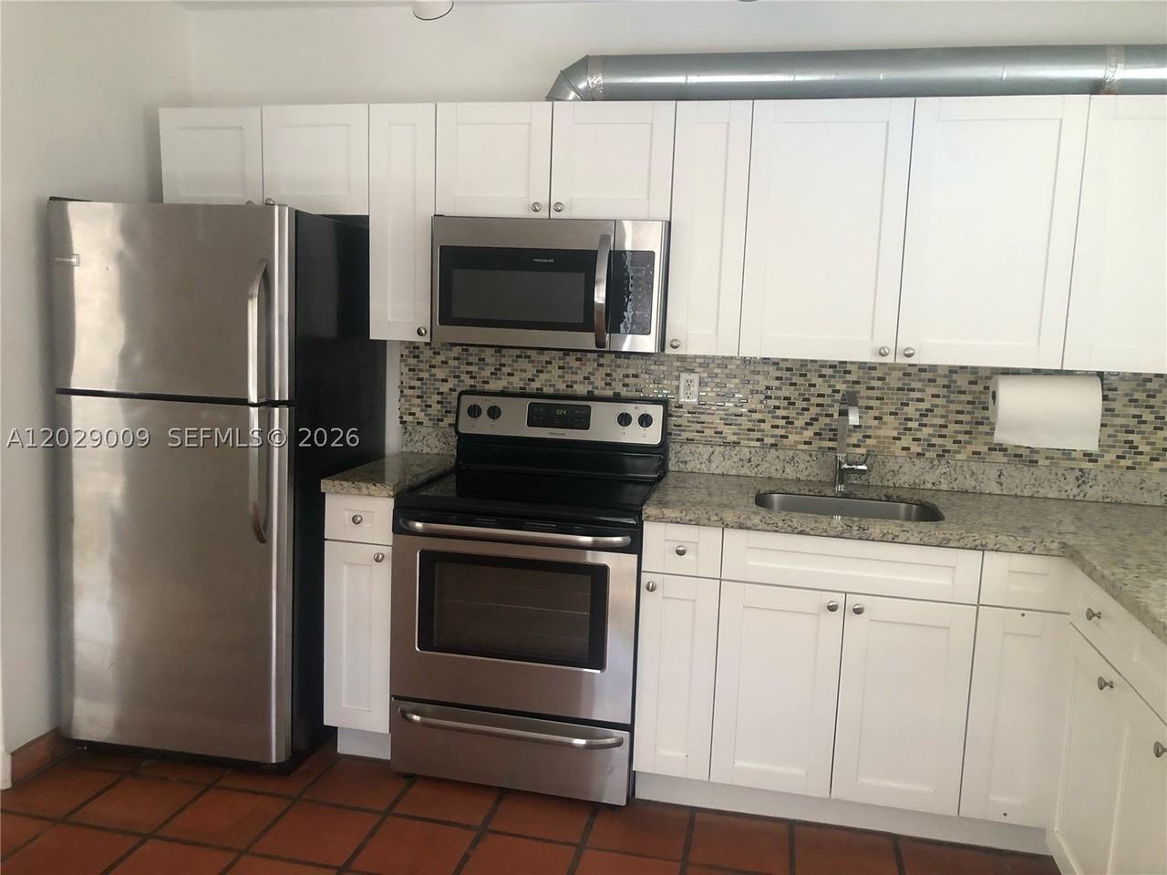 1100 Sw 10th St #1 - Photo 4 of 10