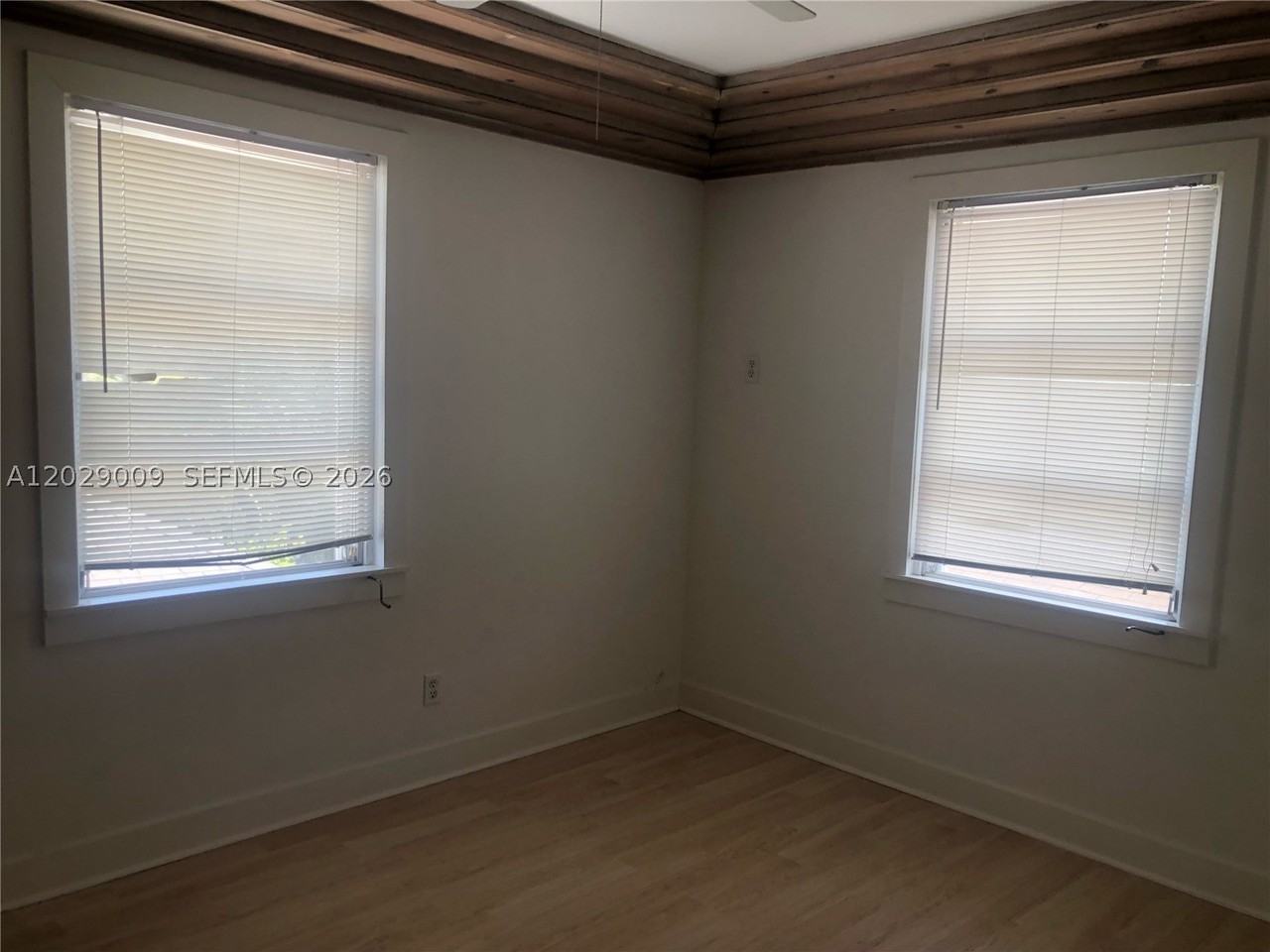 1100 Sw 10th St #1 - Photo 6 of 10