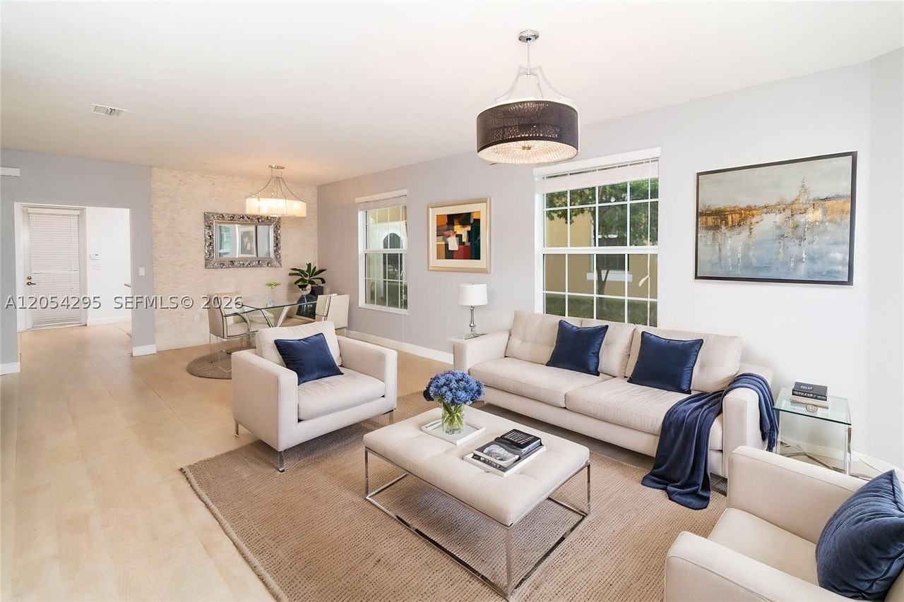 1510 Sw 147th Ter - Photo 2 of 20