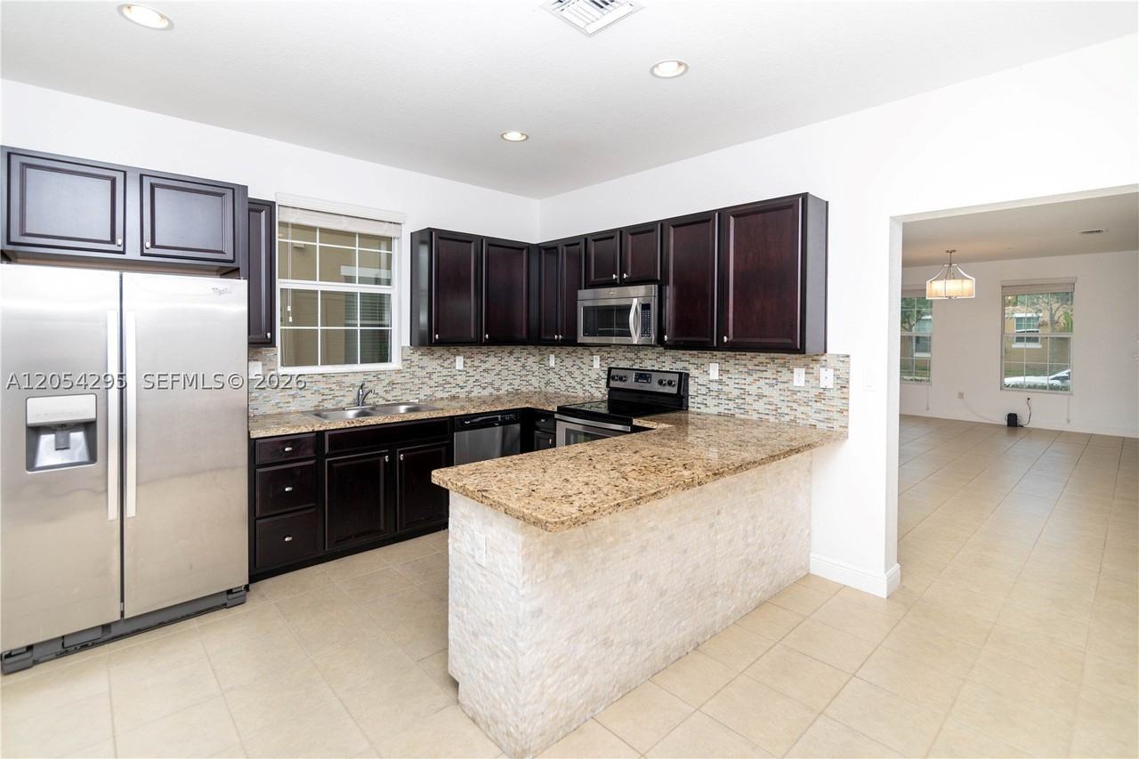 1510 Sw 147th Ter - Photo 3 of 20
