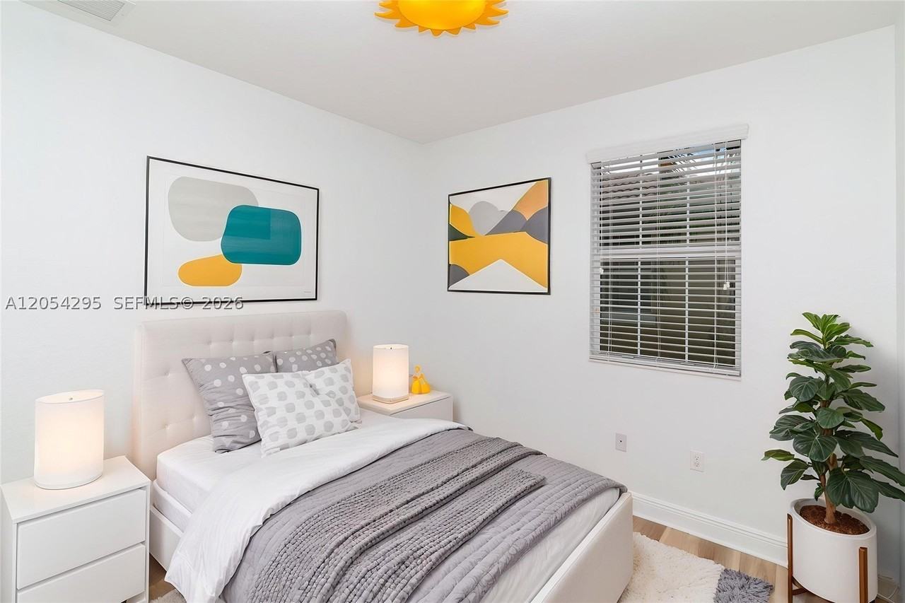 1510 Sw 147th Ter - Photo 5 of 20