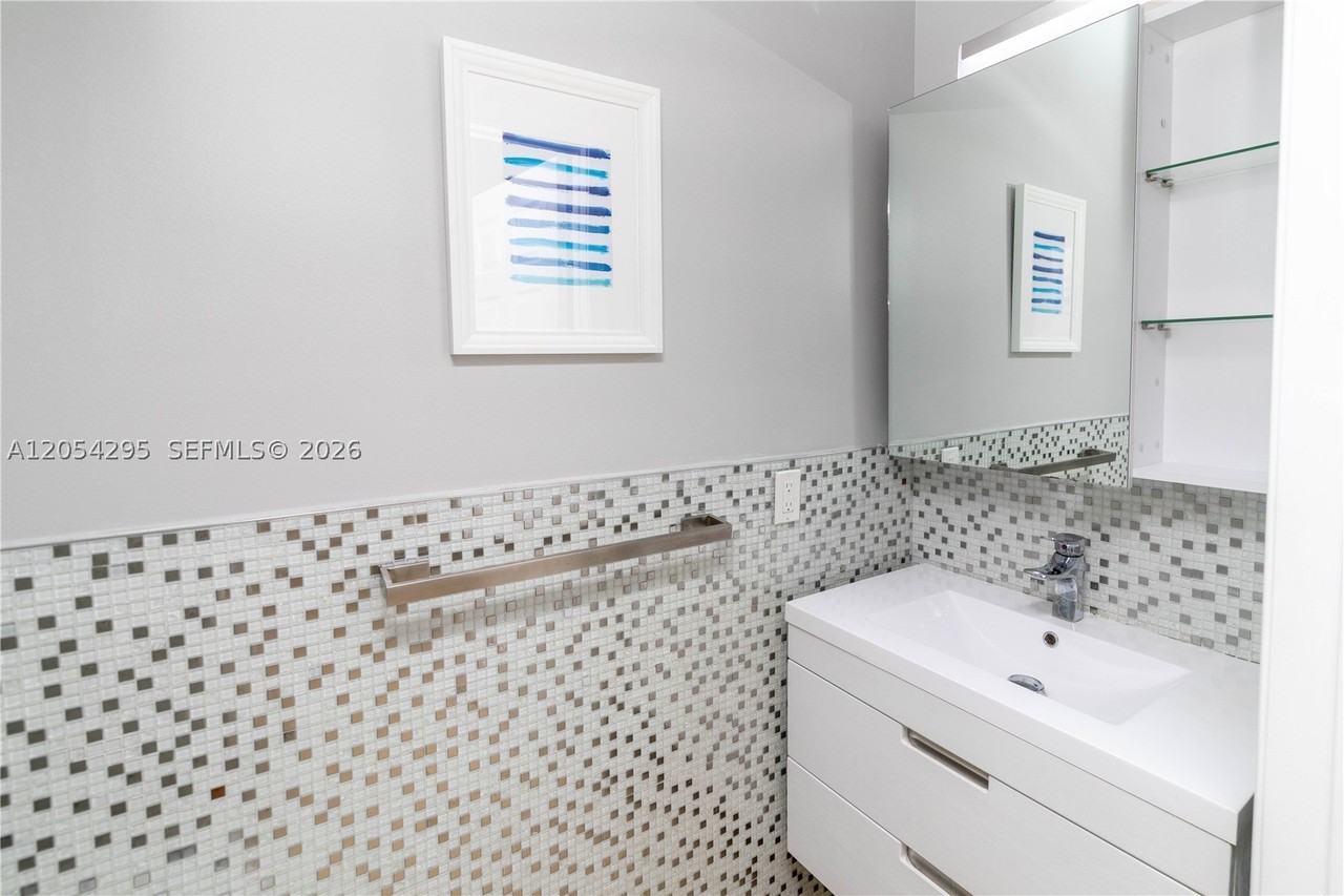 1510 Sw 147th Ter - Photo 7 of 20
