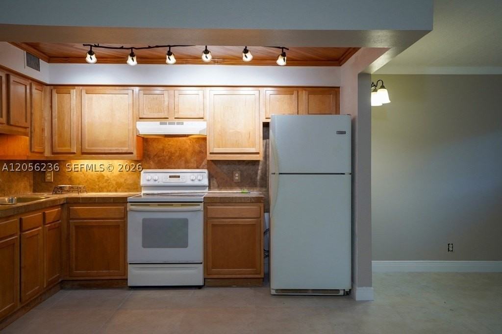 1815 Fairview Villas Dr #1 - Photo 7 of 19
