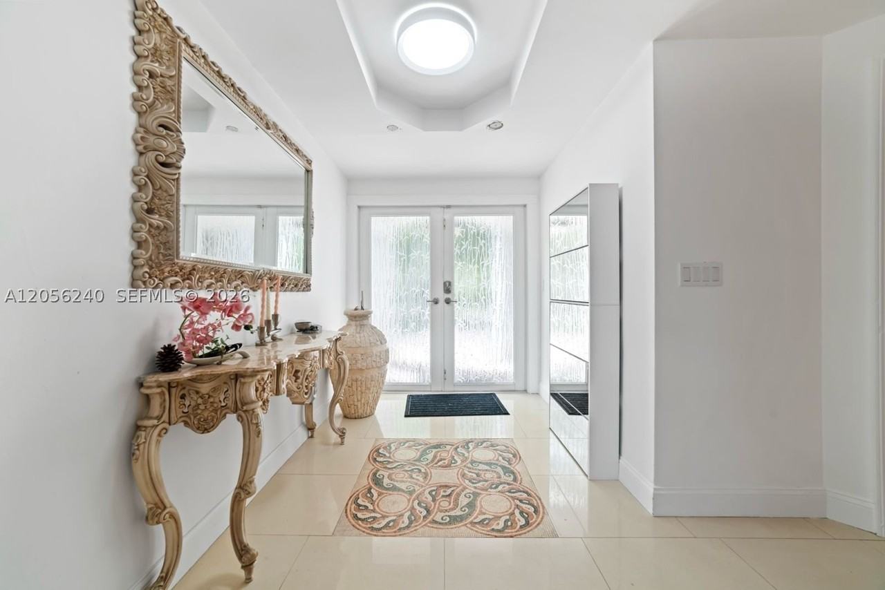930 Ne 182nd Ter - Photo 5 of 40