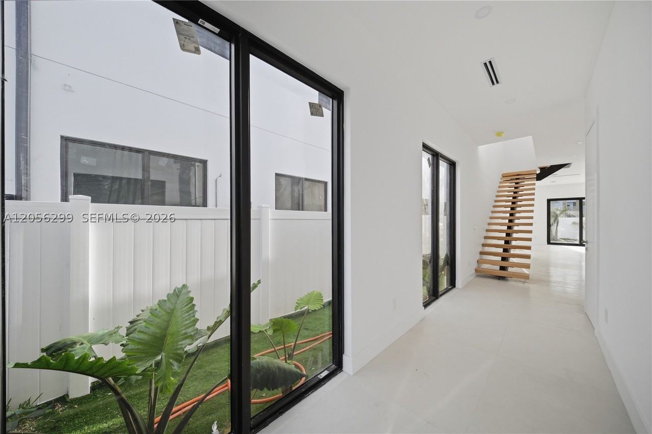 17 Se 12th Ave - Photo 5 of 19