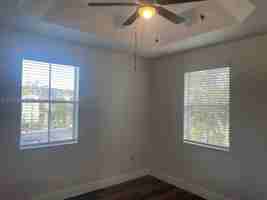 featured image of 153 Se 28th Pl #1
