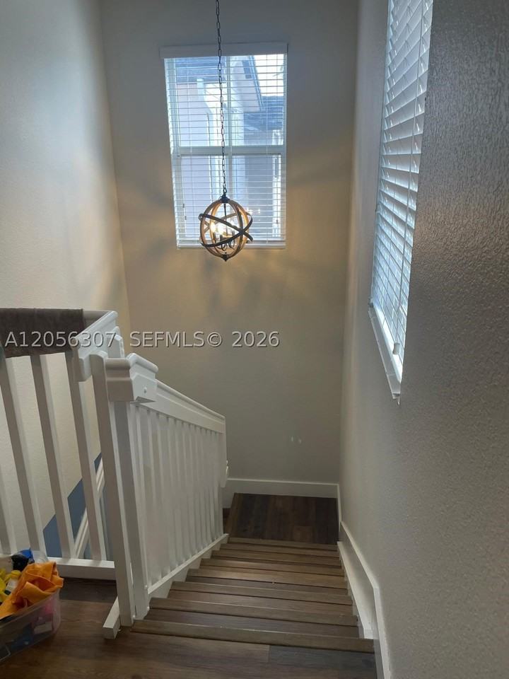153 Se 28th Pl #1 - Photo 2 of 8
