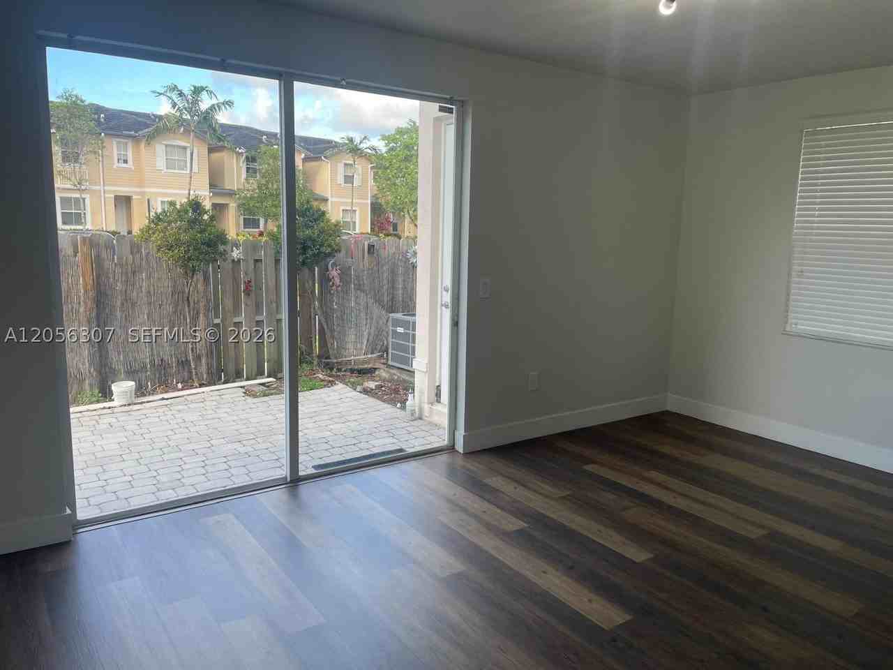 153 Se 28th Pl #1 - Photo 3 of 8