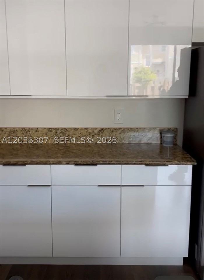 153 Se 28th Pl #1 - Photo 6 of 8